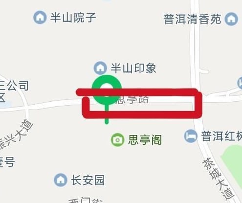 深夜十一点后，街边按摩店林立，